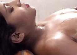 Bhabhi ki rub-down kari devar ne homemade rub-down
