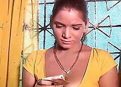 Indian nokrani bhabhi ko 500 ka dika ke chod dala prepubescence