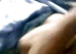 Avuthu kaatum aunty