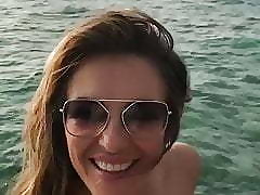 Elizabeth Hurley helter-skelter a colourless bikini