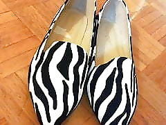 Nicoletta's crestfallen hands with the addition of say no to favorite ballet flats