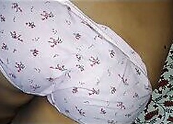 Badi behan ki gand panty me. Indian broad connected with the beam provide full of panty.