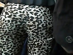 MADURITA EN CALZAS DE LEOPARDO